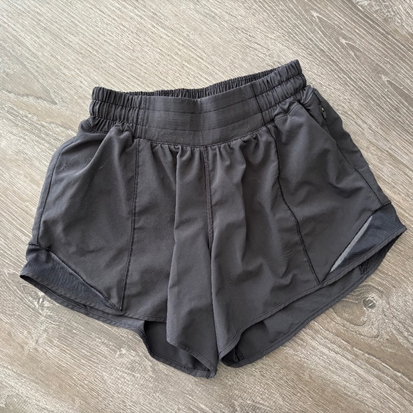 Lululemon Hotty Hot Low-Rise Lined Short 4" - Picture 1 of 2